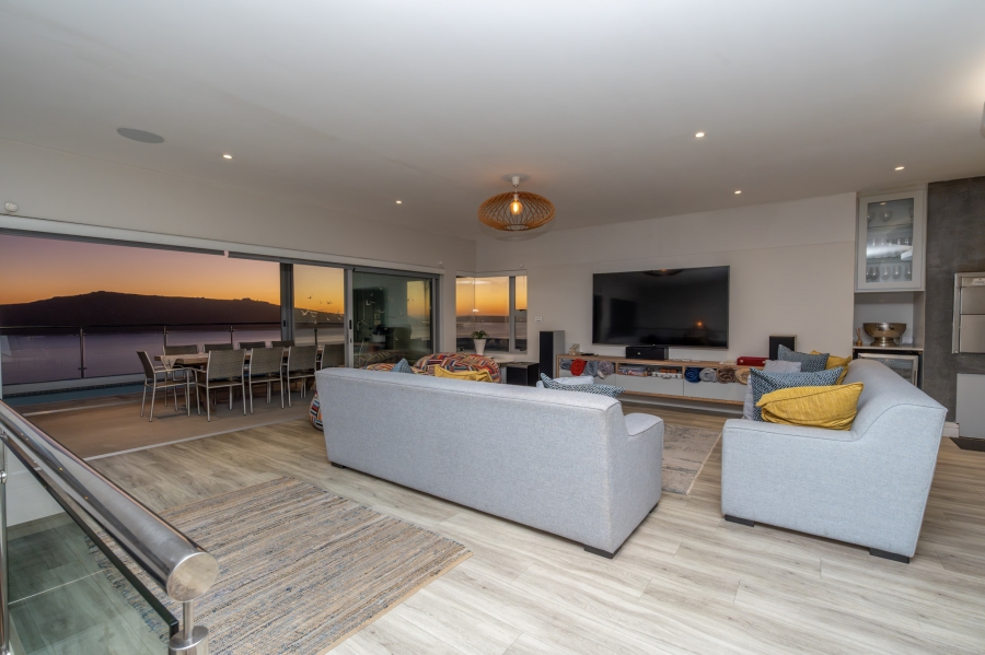 6 Bedroom Property for Sale in Myburgh Park Western Cape